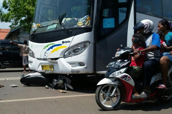 Bus Peziarah Tabrak Motor, 2 Wanita asal Pegambiran Tewas