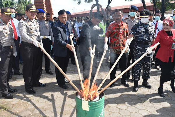 Polres Cirebon Musnahkan Miras dan Narkoba