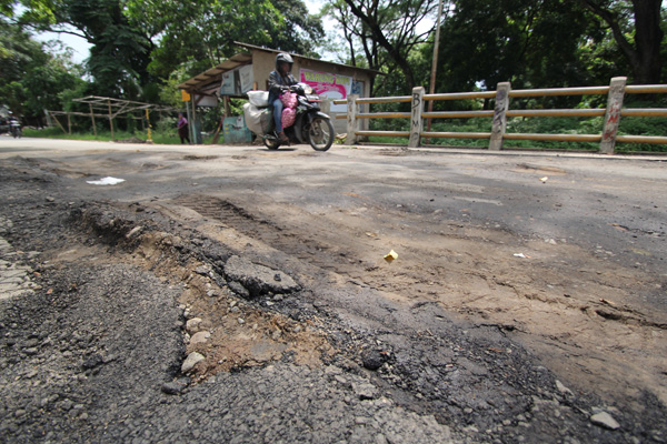Jalan Gampang Rusak, Netizen Ngadu ke Walikota