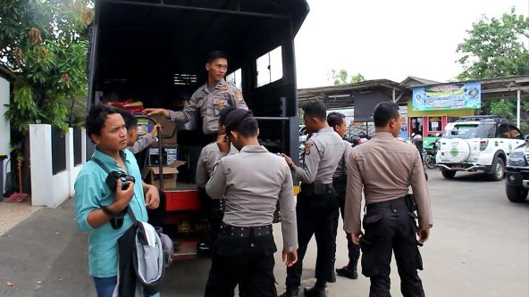 Bareskrim Sita Puluhan Komputer dan 1 Unit Pajero CSI