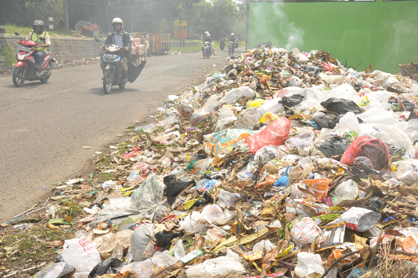 Dump Truck Baru Pengangkut Sampah Belum Beroperasi, Tunggu Uji Kir