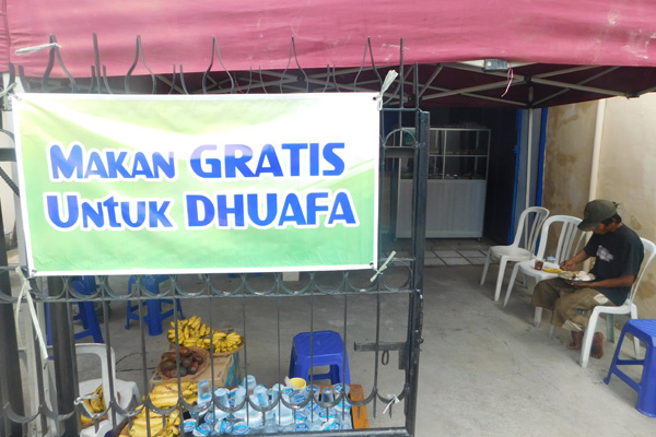 Yayasan Arisan Nasi Indonesia; Tiap Jumat Makan Gratis untuk Dhuafa