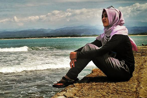 Gaya Hijab Traveler ala Hanna Pertiwi