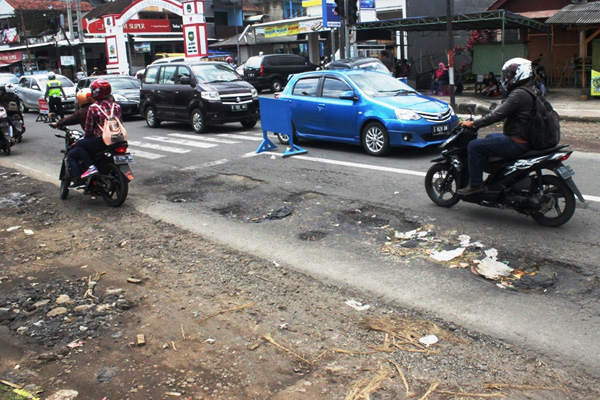 Waspada, Jalur Wisata Ini Banyak Lubang Berbahaya