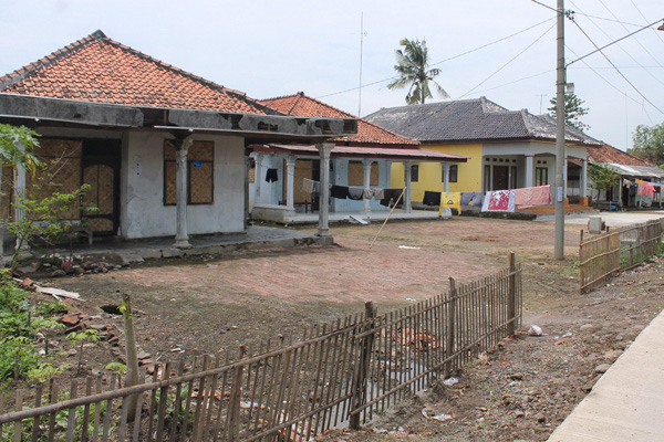 Polisi Ditarik, Desa Korban Tawuran Kandanghaur Tunggu Bantuan