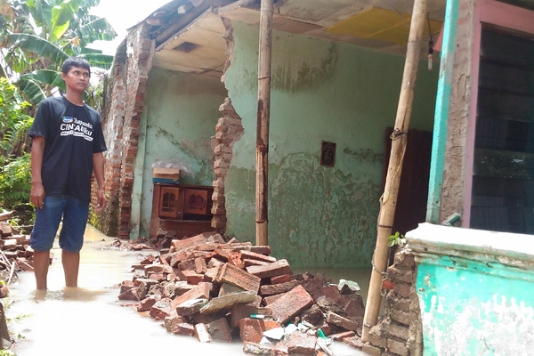Banjir Bandang di Gunung Jati, Rumah Warga Roboh