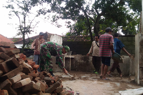 Minta Dinas Sosial Bantu Rumah Janda 3 Anak yang Ambruk