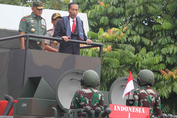Jajal Naik Panser Amphibi, Jokowi Deg-degan