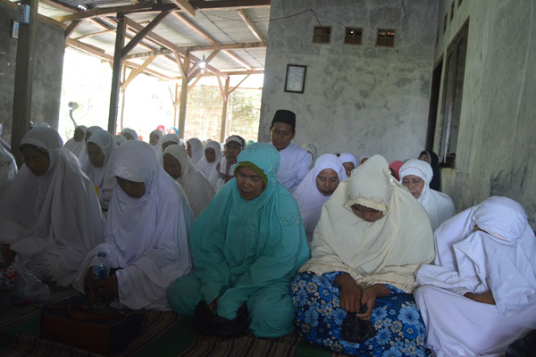 Ratusan Warga Wiadasari Dirukyah Masal