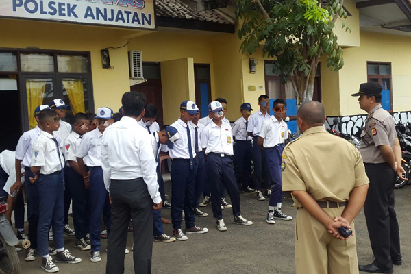 Astagfirullah, 20 Siswa SMP Mabuk-mabukan di Kuburan