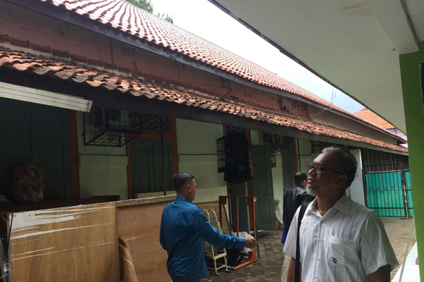 Rehab Gedung KPU Janggal;  Pakai Genteng Lama, Proyek Lewati 20 Desember