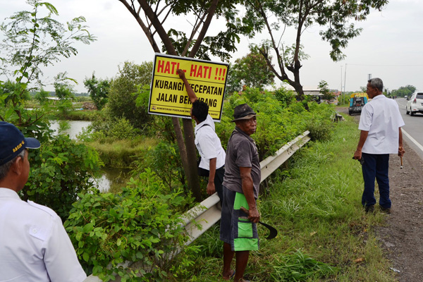 Jalan Gebang-Losari Dipasangi Rambu Peringatan