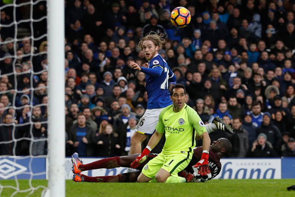 Premier League, Everton Gulung Manchester City