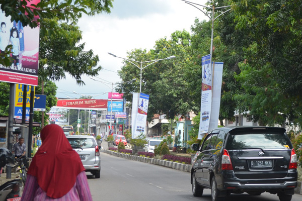 Satpol PP Segera Tertibkan Spanduk di Jl KH Abdul Halim