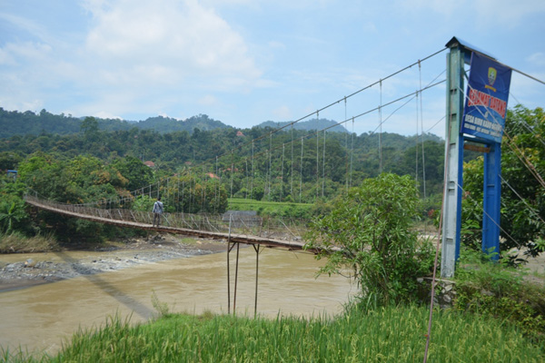 Pemerintah Desa Sidamukti Minta Jembatan Permanen