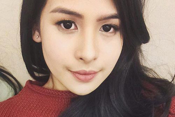 Maudy Ayunda, Kebiasaan Memainkan Bibir