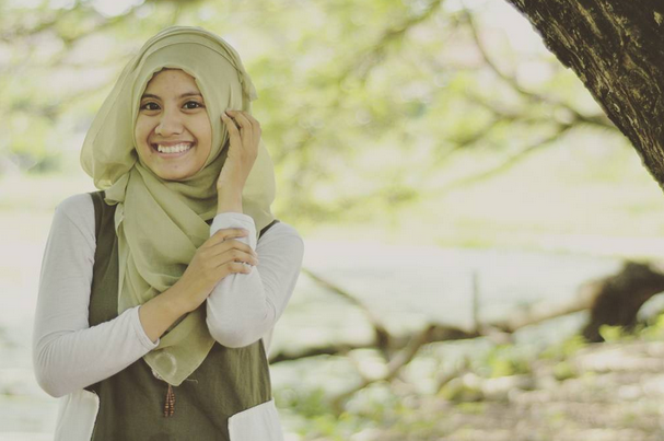 Tetap Fresh dengan Hijab Cerah