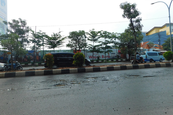 Warga Hindari Jalan Cipto; Sudah Macet, Jalannya Rusak