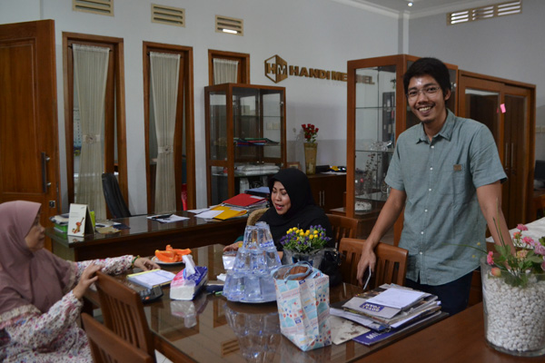 Agung Julyanto, Pasarkan Meubel  Lewat Sosmed