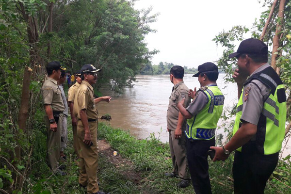 Tanggul Cimanuk Kritis, Warga Sukagumiwang Diminta Siaga Banjir