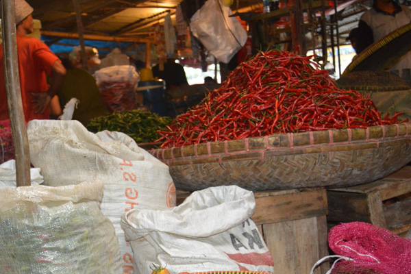 Hujan Terus, Harga Sayuran di Jatibarang Meroket