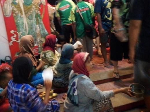 Pengemis Ikut Memadati Vihara Dewi Welas Asih