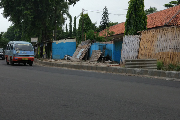 PKL Jalan Perjuangan Mulai Bongkar Lapak Sendiri