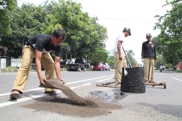 Jl Cipto Batal Di-hotmix, Tapi Tambal Jl Wahidin