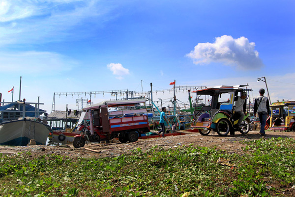 Cuaca Buruk, Banyak Nelayan Indramayu Terjebak di Pulau Rakit
