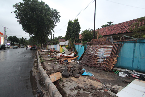 Taati Kesepakatan, Satpol PP Apresiasi PKL Tertibkan Lapak