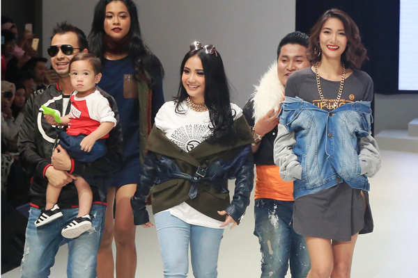 Indonesia Fashion Week 2017 Bertabur Bintang