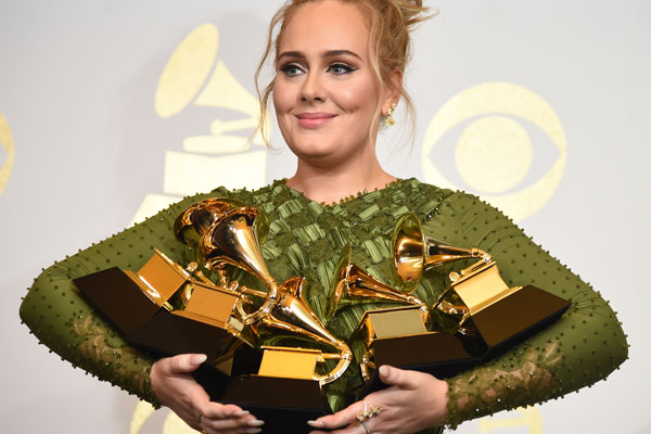 Adele Sapu Lima Trofi Grammy Awards Ke-59