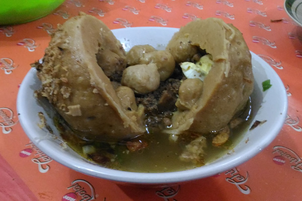 Sensasi “Bakso Beranak” Joko Kendil,  Jadi Kuliner Favorit Warga Cirebon