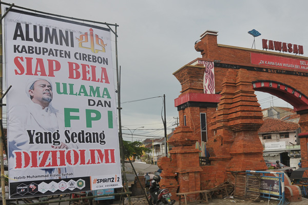 Pasang Baliho Jumbo, Alumni 212 Siap Bela Ulama