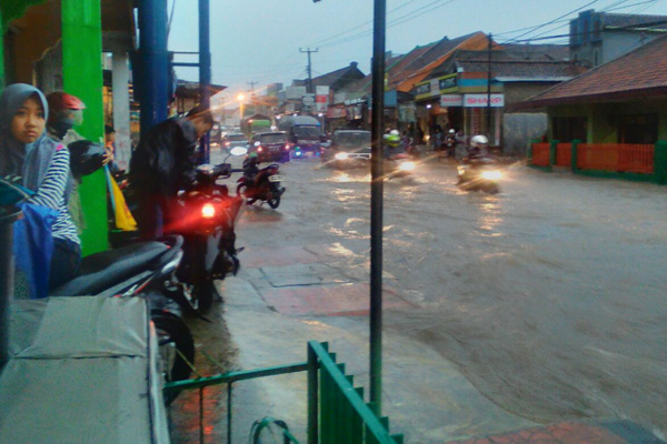 Medsos Gambarkan Warga Ngungsi saat Banjir Cilimus, Pejabat BPBD: Itu Hoax