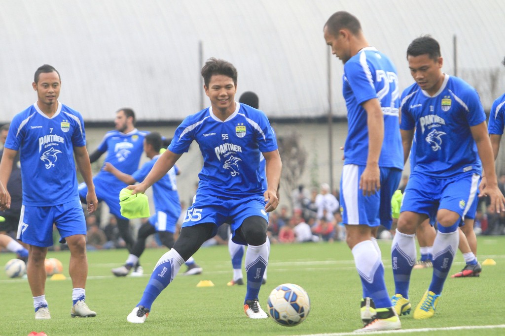 Bagi Persib, Persela Lebih Menakutkan