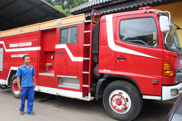 Dinas Damkar Cuma  Punya 12 Armada, 2 Sudah Dikandangin