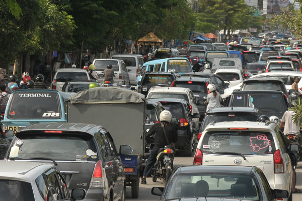 Weekend Ditambah Lapak Kuliner, Jalan Protokol Macet