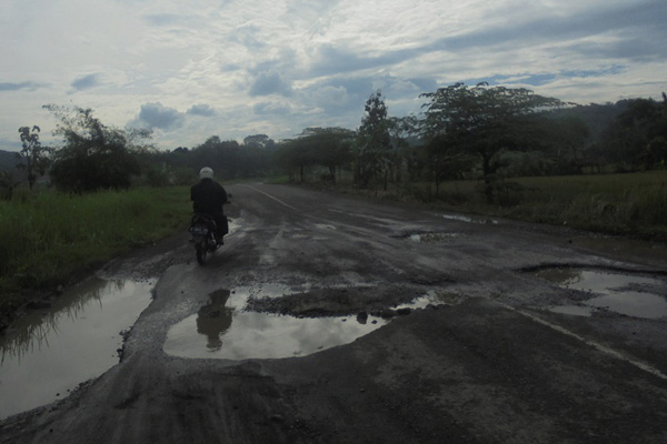 Rusak Parah, Titik-Titik Jalan di Kabupaten Ini Butuh Perbaikan