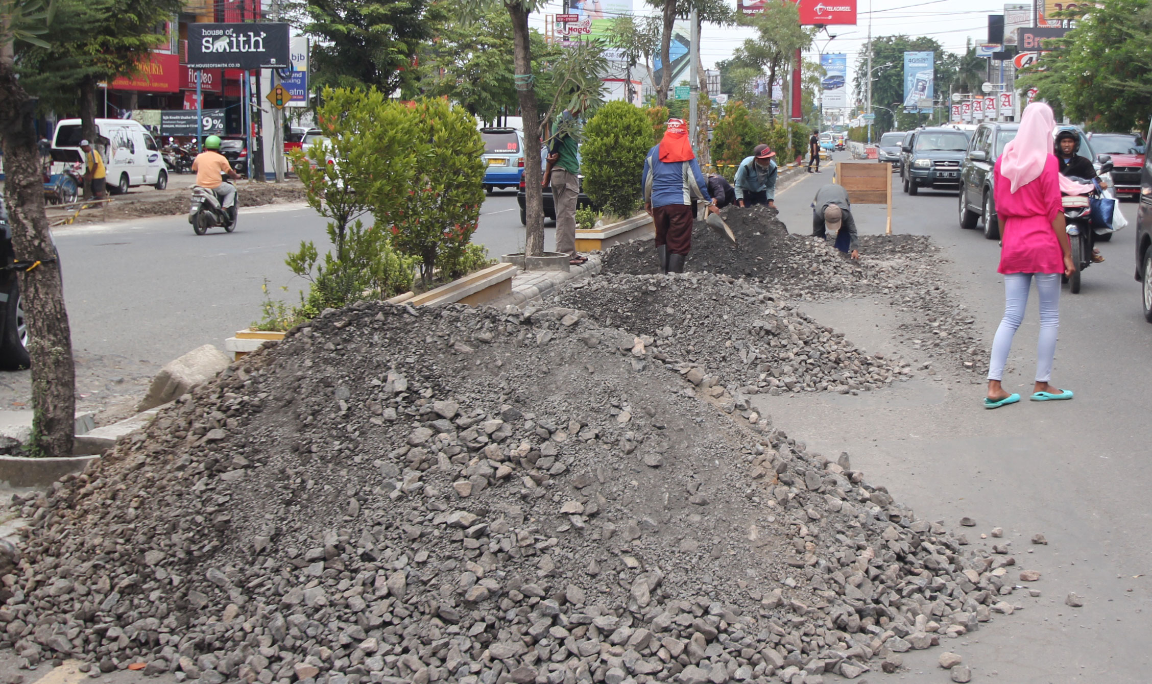 Kontraktor Ulur Waktu, Jalan Cipto Belum juga Diaspal