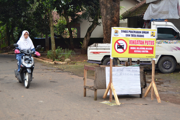 Jembatan Gumulung Lebak Belum Bisa Dilintasi Mobil