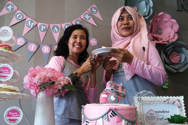 Serba Pink di Ultah ke-2, Kompakers Cirebon Khusus Motret Benda Mati
