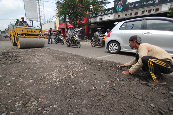 Selesai Jl Tentara Pelajar, Kontraktor Mulai Aspal Jl Cipto