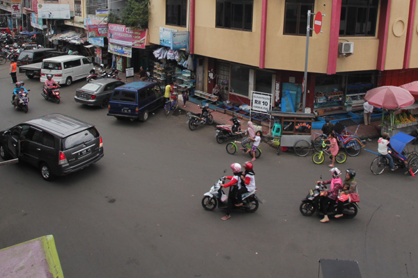 Nunggu Kajian, Pasar Darurat Kanoman setelah Idul Fitri