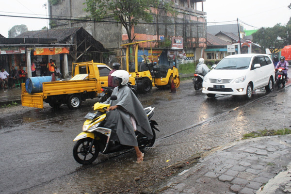 Perbaikan Jalan Nasional Terkendala Hujan