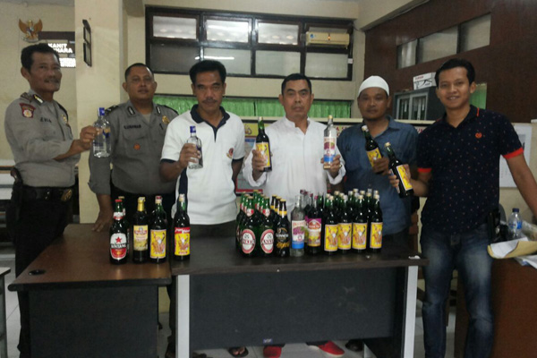 Razia saat Weekend, Polisi Sita Puluhan Botol Miras