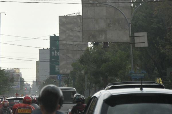 Ini Penyebab Reklame Ilegal Belum Dibongkar-bongkar, Padahal…