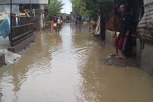 Breakwater Rusak, Ratusan Rumah Warga Terendam Banjir Rob
