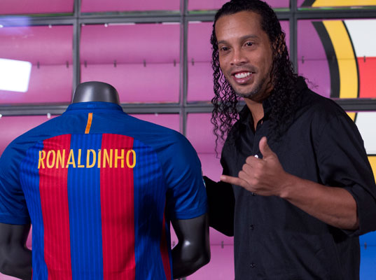 Gara-gara Barca, Persib Gagal Dapatkan Ronaldinho