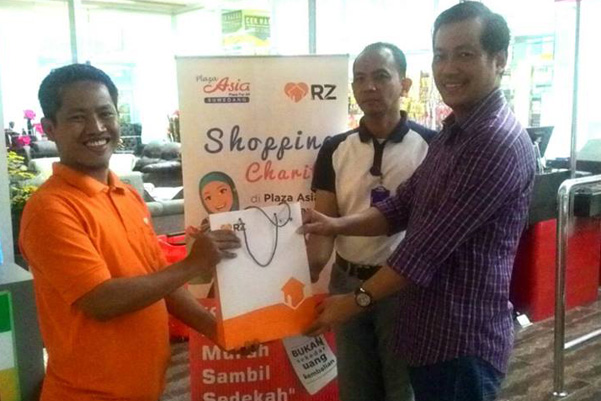 RZ  Gandeng Plaza Asia Sumedang Luncurkan Program Shopping Charity
